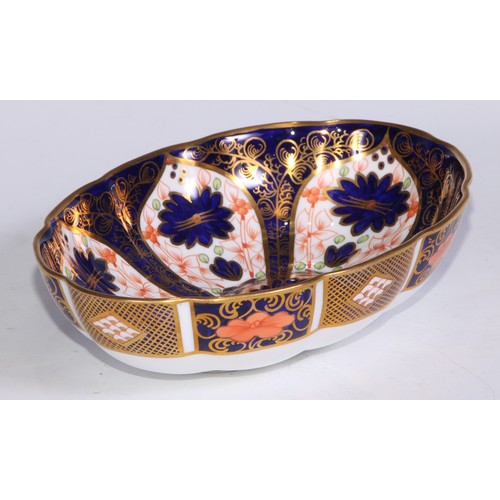 616 - A Royal Crown Derby 1128 pattern shaped square dish, 20cm wide, printed mark, first quality; a cream... 