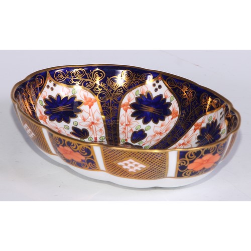 616 - A Royal Crown Derby 1128 pattern shaped square dish, 20cm wide, printed mark, first quality; a cream... 