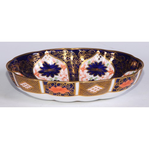 616 - A Royal Crown Derby 1128 pattern shaped square dish, 20cm wide, printed mark, first quality; a cream... 