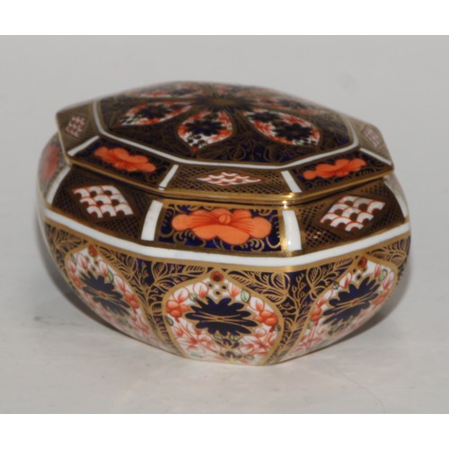 613 - A Royal Crown Derby 1128 pattern lozenge shaped dressing table box and cover, 11cm wide, printed mar... 