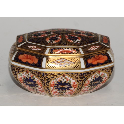 613 - A Royal Crown Derby 1128 pattern lozenge shaped dressing table box and cover, 11cm wide, printed mar... 