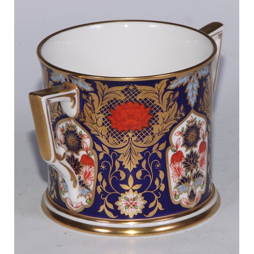 578 - A Lynton Porcelain Company Hamilton Imari loving cup, 11.5cm high; another, smaller, 7cm high; a pai... 