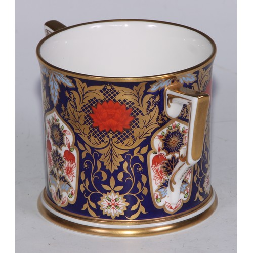 578 - A Lynton Porcelain Company Hamilton Imari loving cup, 11.5cm high; another, smaller, 7cm high; a pai... 