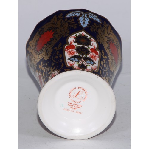 578 - A Lynton Porcelain Company Hamilton Imari loving cup, 11.5cm high; another, smaller, 7cm high; a pai... 