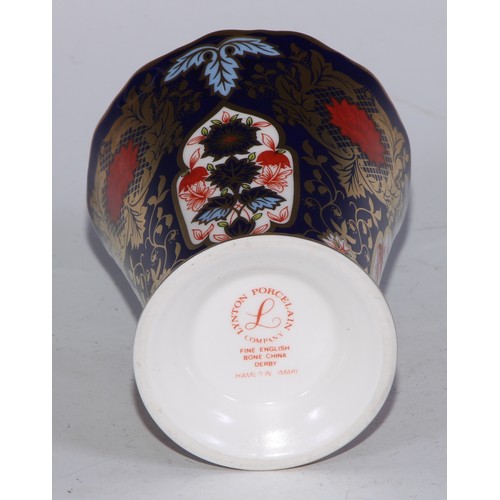 578 - A Lynton Porcelain Company Hamilton Imari loving cup, 11.5cm high; another, smaller, 7cm high; a pai... 