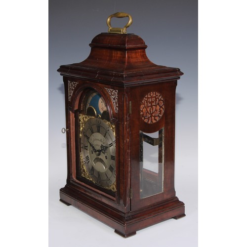 532 - A George III mahogany bracket clock, 17cm arched brass dial with silver chapter ring, inscribed Jame... 