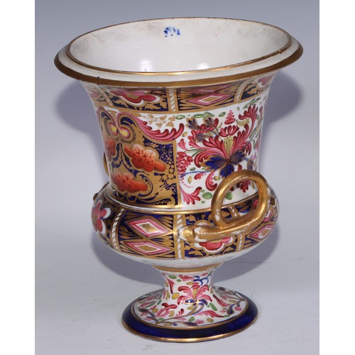 700 - A garniture of three Derby campana vases, painted in the Imari palette, the largest 20.5cm high, red... 