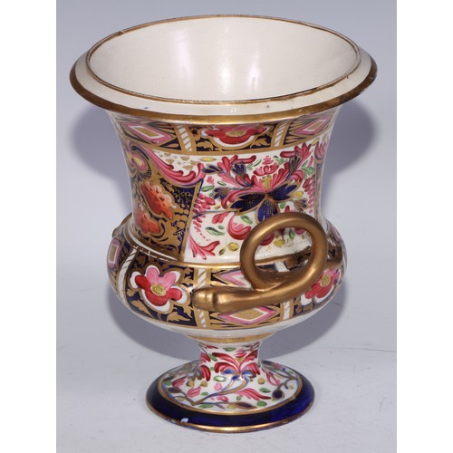 700 - A garniture of three Derby campana vases, painted in the Imari palette, the largest 20.5cm high, red... 