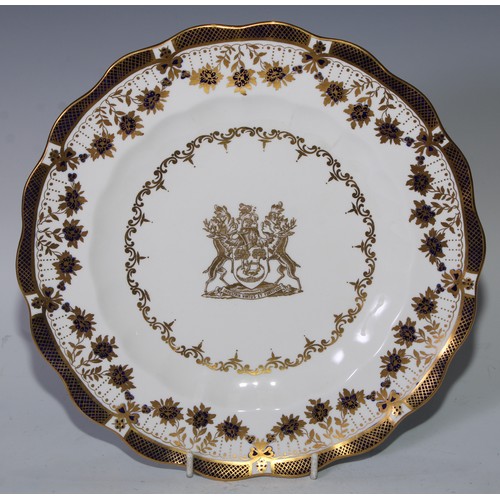 577 - A Lynton Porcelain Company Hamilton Imari dinner plate, 27.5cm diam; Royal Crown Derby royal commemo... 