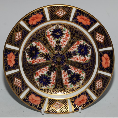 615 - A Royal Crown Derby 1128 pattern shaped circular dessert plate, 23cm diam, printed mark in pink; ano... 