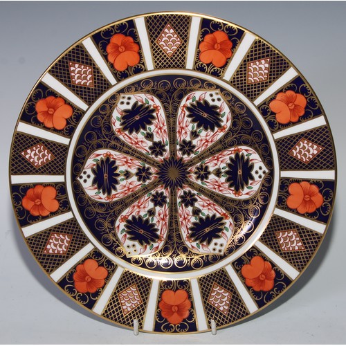 611 - A Royal Crown Derby 1128 pattern dinner plate, 27cm diam, printed mark; another plate, 23.5cm diam; ... 