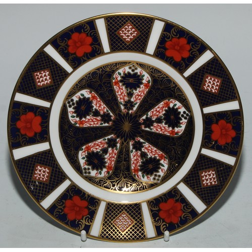 611 - A Royal Crown Derby 1128 pattern dinner plate, 27cm diam, printed mark; another plate, 23.5cm diam; ... 