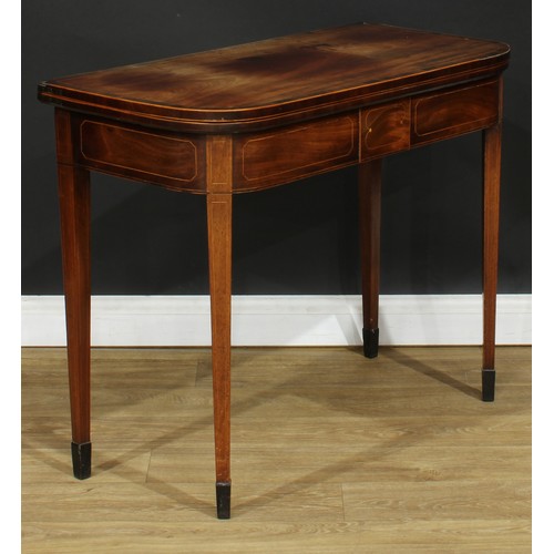 471 - A Regency rosewood crossbanded mahogany tea table, hinged top, tapered legs, outlined throughout wit... 