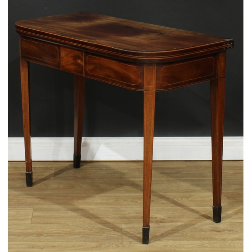 471 - A Regency rosewood crossbanded mahogany tea table, hinged top, tapered legs, outlined throughout wit... 