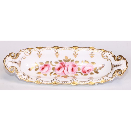 802 - A Sampson Hancock Derby shell shaped dish, decorated with roses, picked out in gilt, 18cm wide, red ... 