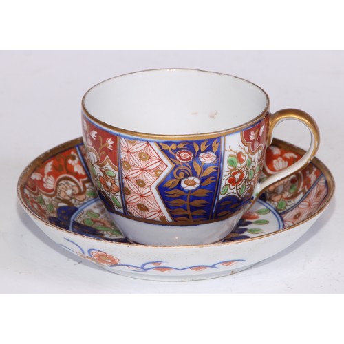 722 - A 19th century Spode bat printed coffee can; Imari cups and saucers