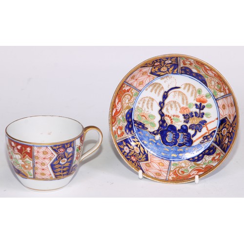 722 - A 19th century Spode bat printed coffee can; Imari cups and saucers