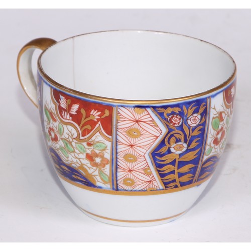 722 - A 19th century Spode bat printed coffee can; Imari cups and saucers