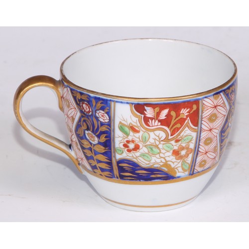 722 - A 19th century Spode bat printed coffee can; Imari cups and saucers