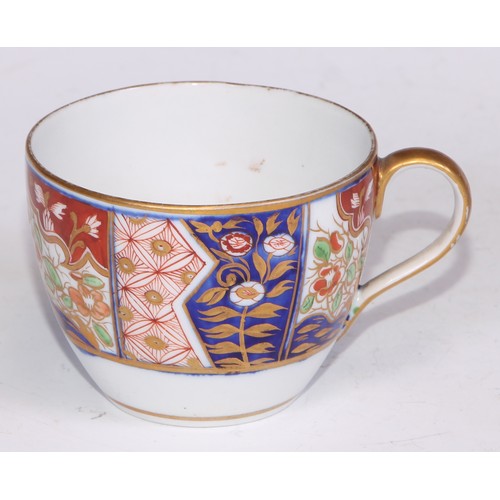 722 - A 19th century Spode bat printed coffee can; Imari cups and saucers