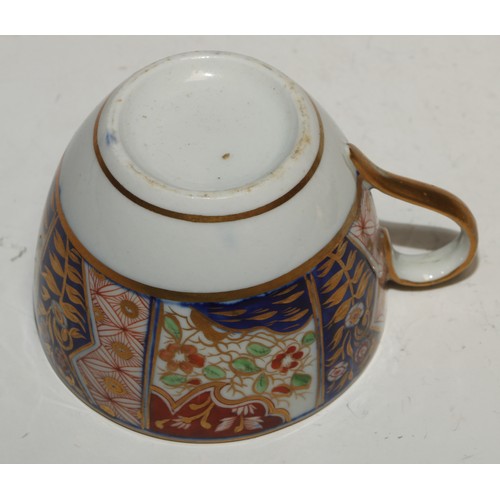 722 - A 19th century Spode bat printed coffee can; Imari cups and saucers