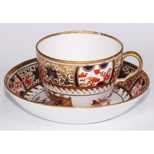 722 - A 19th century Spode bat printed coffee can; Imari cups and saucers