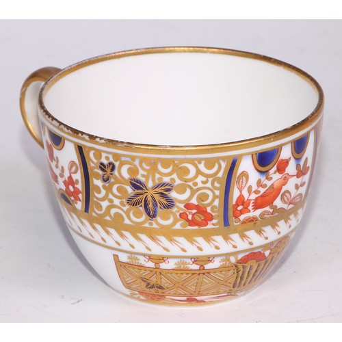 722 - A 19th century Spode bat printed coffee can; Imari cups and saucers