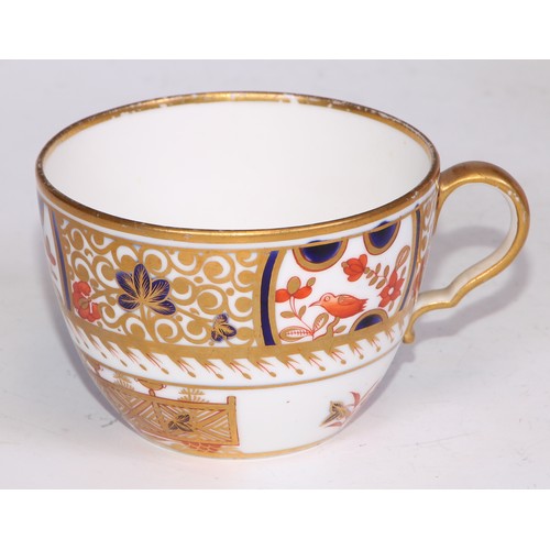 722 - A 19th century Spode bat printed coffee can; Imari cups and saucers