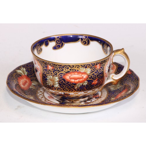 722 - A 19th century Spode bat printed coffee can; Imari cups and saucers