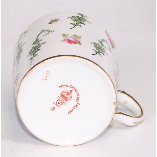 722 - A 19th century Spode bat printed coffee can; Imari cups and saucers