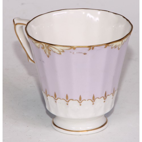 722 - A 19th century Spode bat printed coffee can; Imari cups and saucers