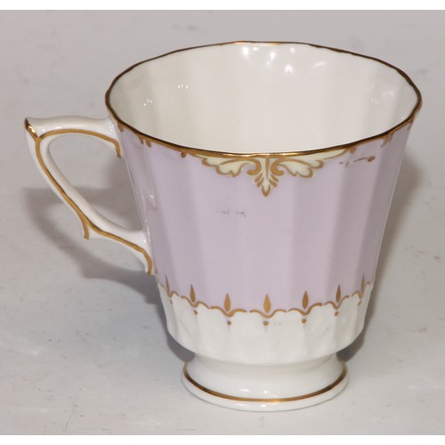 722 - A 19th century Spode bat printed coffee can; Imari cups and saucers