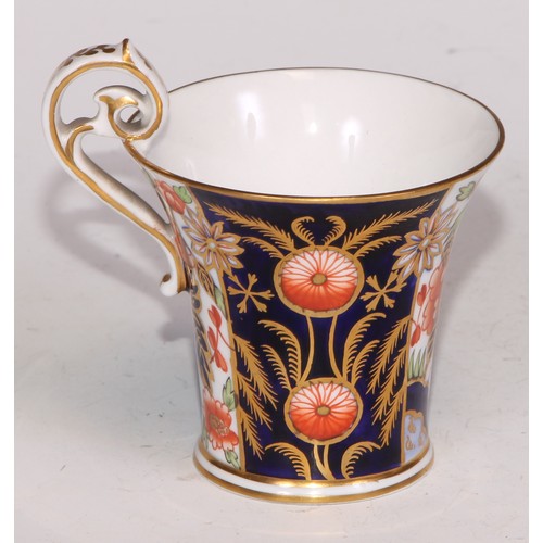 722 - A 19th century Spode bat printed coffee can; Imari cups and saucers