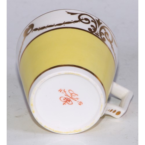 674 - A Derby coffee can, painted with pattern no.594 on a gilt lattice ground, 6cm high, puce mark, c.179... 