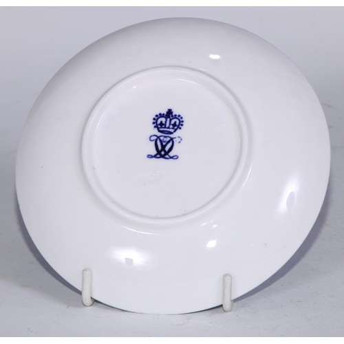 595 - A Derby Crown Porcelain tea service, printed in tones of underglaze blue, the lobed oval tray 45cm w... 