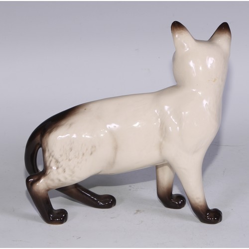 725 - A Beswick model, of a pair of kittens, 11cm wide, printed mark; others; Royal Doulton; etc (12)