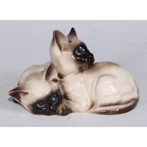 725 - A Beswick model, of a pair of kittens, 11cm wide, printed mark; others; Royal Doulton; etc (12)