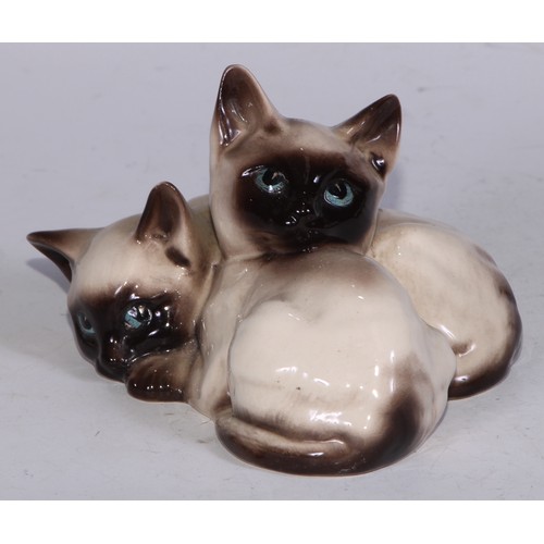 725 - A Beswick model, of a pair of kittens, 11cm wide, printed mark; others; Royal Doulton; etc (12)