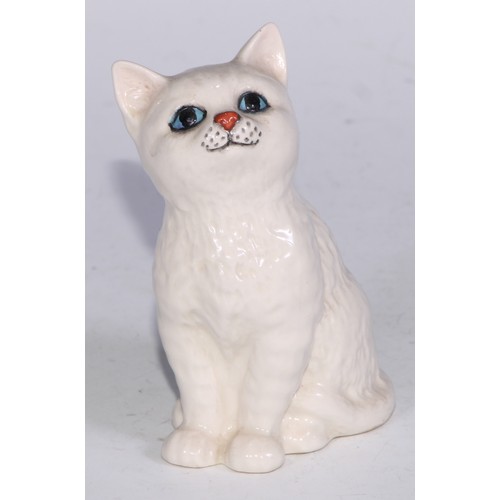 725 - A Beswick model, of a pair of kittens, 11cm wide, printed mark; others; Royal Doulton; etc (12)