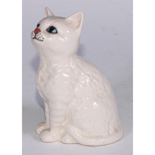 725 - A Beswick model, of a pair of kittens, 11cm wide, printed mark; others; Royal Doulton; etc (12)