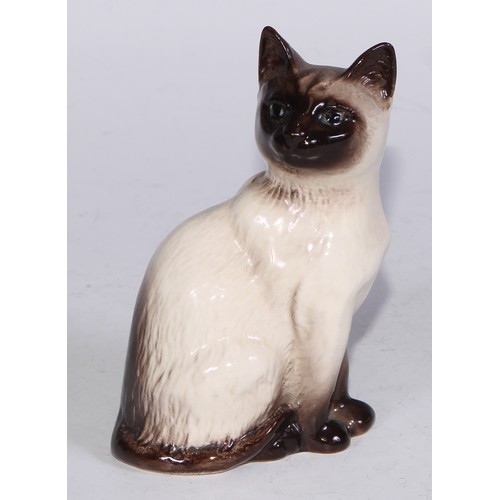 725 - A Beswick model, of a pair of kittens, 11cm wide, printed mark; others; Royal Doulton; etc (12)