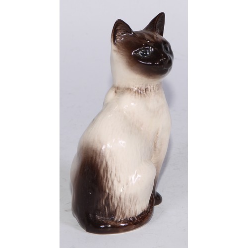 725 - A Beswick model, of a pair of kittens, 11cm wide, printed mark; others; Royal Doulton; etc (12)