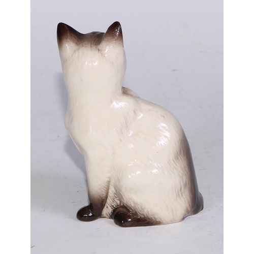 725 - A Beswick model, of a pair of kittens, 11cm wide, printed mark; others; Royal Doulton; etc (12)