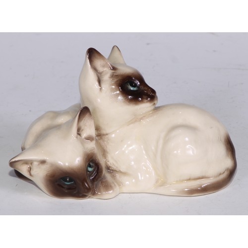 725 - A Beswick model, of a pair of kittens, 11cm wide, printed mark; others; Royal Doulton; etc (12)