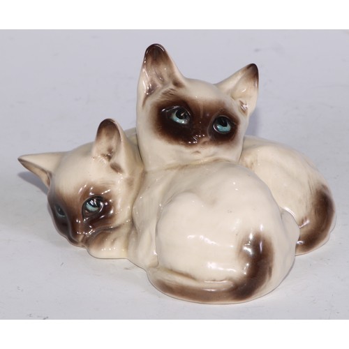 725 - A Beswick model, of a pair of kittens, 11cm wide, printed mark; others; Royal Doulton; etc (12)