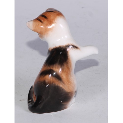 725 - A Beswick model, of a pair of kittens, 11cm wide, printed mark; others; Royal Doulton; etc (12)