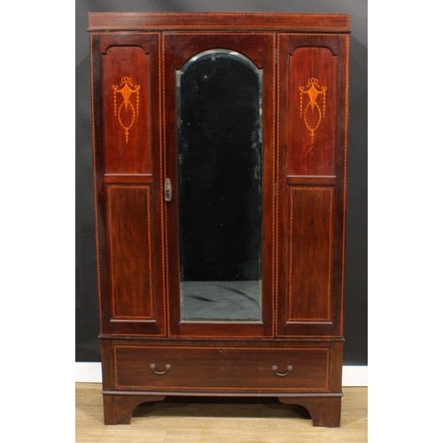 516 - An Edwardian mahogany two-piece bedroom suite, comprising wardrobe, 200cm high, 121cm wide, 46cm dee... 