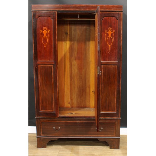 516 - An Edwardian mahogany two-piece bedroom suite, comprising wardrobe, 200cm high, 121cm wide, 46cm dee... 