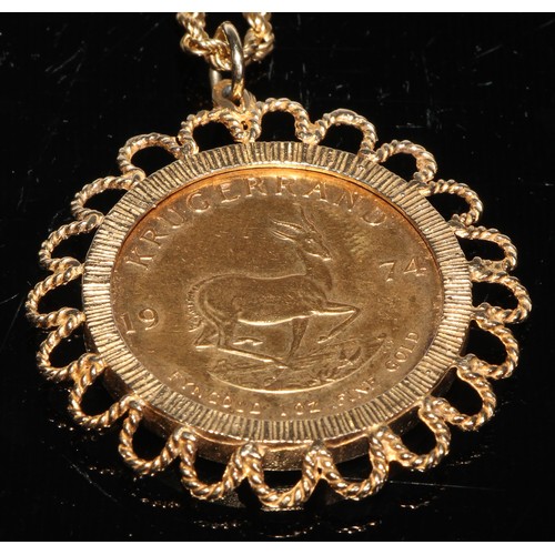 215 - A South Africa Krugerrand, 1974, 18ct gold mount and chain, 63g