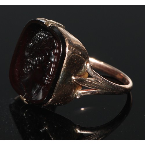 190 - A late 19th/early 20th century carnelian intaglio ring, as a Roman Emperor possibly Julius Caesar in... 